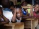 Des élèves dans une classe de Kampala, en Ouganda.