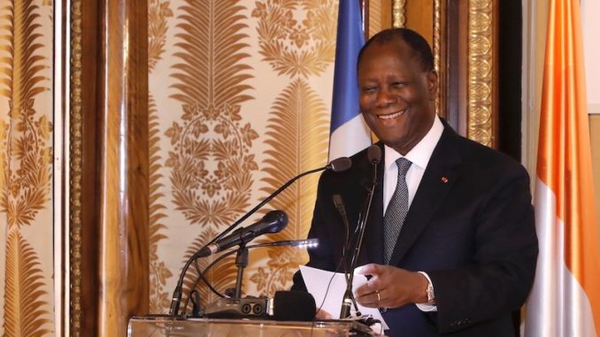Le président ivoirien Alassane Ouattara, donnant un discours à l'Académie des Sciences d'Outre-mer en février 2020.