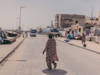 Une rue de Saint Louis, au Senegal.